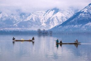 Braving the Cold: Tourists Find Joy Amidst Srinagar's Chilly Winter at Dal Lake